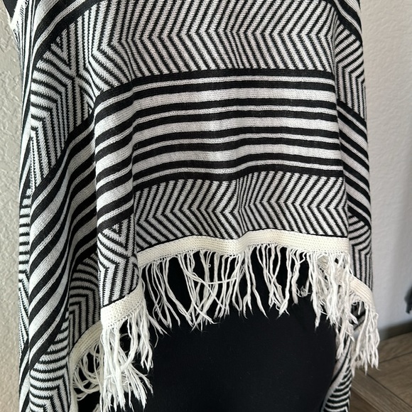 BCBGeneration Womens Fringe Vest Printed One Size - Picture 5 of 6